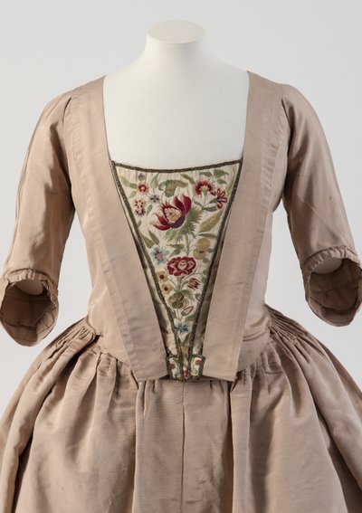 Red and blue silk thread embroidered stomacher, 1740s by Unbekannt Unbekannt